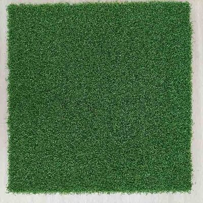 15mm Golf Artificial Turf Berkinerja Tinggi Dengan Ketahanan UV Yang Baik Permukaan Datar Dan Perasaan Lembut