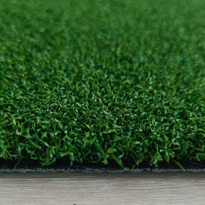 Performa Tinggi Golf Artificial Turf Dtex 5500 Dengan Permeabilitas Air Tinggi dan Ketahanan UV