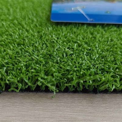 Dtex 8000 Golf Artificial Turf Dan Low Maintenance 15mm Sports Artificial Grass Dengan Densitas Tinggi
