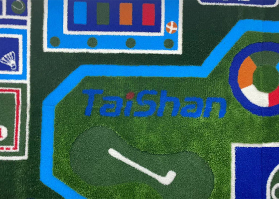 Gambar yang disesuaikan Gambar rumput buatan Bahan polietilena 17mm Tahan UV untuk setiap kesempatan