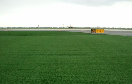 40mm Tinggi Tumpukan Anti-abrasi rumput buatan untuk Skenario Bandara
