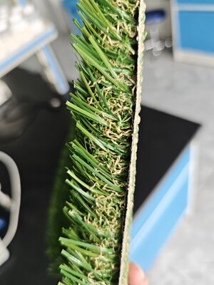 Rumput buatan tanpa isi dengan ketinggian tumpukan 30 mm dan lem lateks transparan untuk rumput olahraga 12400 Dtex Low Maintenance