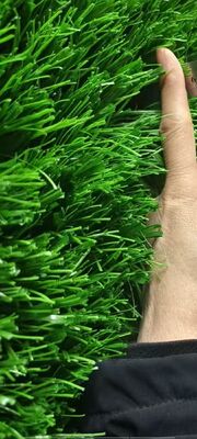 Tanah rumput buatan bola tahan UV dengan tinggi tumpukan 60 mm dan tidak ada logam berat untuk kinerja jangka panjang