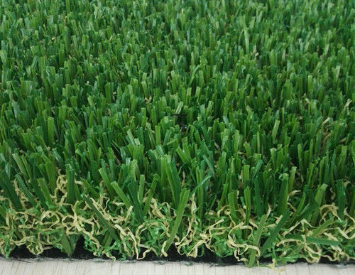 Rumput buatan tahan UV dengan drainase air yang tinggi dan garansi 10 tahun untuk penggunaan hewan peliharaan dan taman bermain