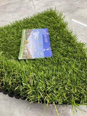Rumput Sintetis 45mm Tinggi Tumpukan Lima Warna Non-directional untuk Halaman Belakang, Taman, Teras, dan Jalan